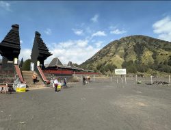 Jubah Hitam Cerita Asal Usul Suku Tengger Bromo