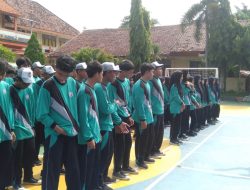 Bina Fisik Generasi Muda,Babinsa Koramil 0812/07Bluluk Berikan Materi Ekstrakurikuler Kebugaran jasmani