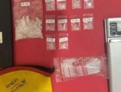 Satresnarkoba Polres Pasuruan Tangkap Pengedar Sabu dengan 10 Poket Sabu di Desa Cukur Guling.