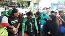 Satlantas Polres Pasuruan Ngabuburit Bareng di Saat Bulan Ramadhan Bersama Komunitas Ojol Bangil   