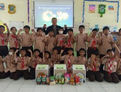 SD LUQMAN AL-HAKIM SURABAYA SIAP TEBARKAN ZAKAT FITRAH DAN PARCEL UNTUK MASYARAKAT YANG BERHAK MENERIMANYA: FAKIR MISKIN, YATIM PIATU, KAUM DHUAFA’ GOJEK ONLINE, TUKANG BECAK DILINGKUNGAN PONDOK