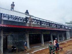 Pastikan Berjalan Lancar, Babinsa Dampingi Pembangunan KDKMP Desa Genengharjo