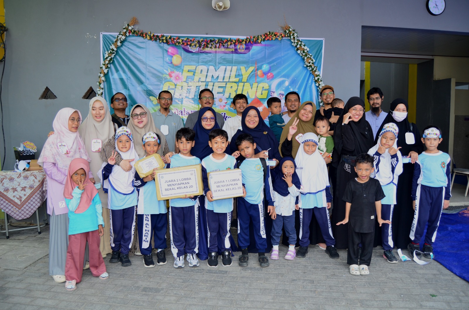 SD LUQMAN AL-HAKIM SURABAYA MENGGELAR ACARA FAMILY GATHERING YANG PENUH KEAGRABAN DAN KECERIAAN