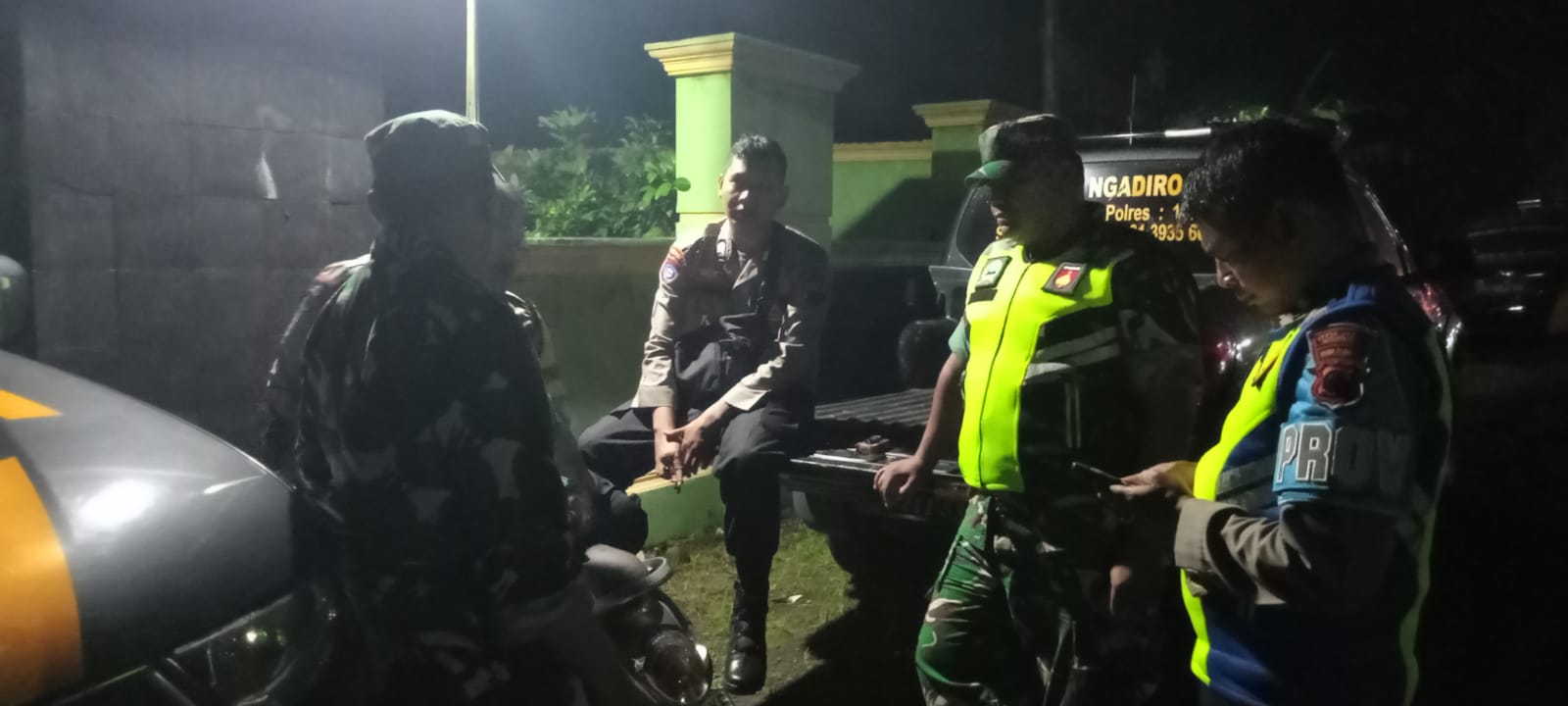 PatrolI Malam Gabungan Di Nguntoronadi, Warga Merasa Aman   